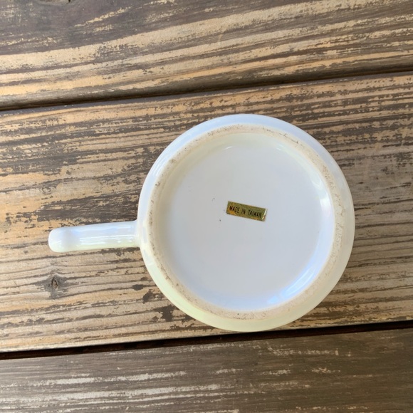 Vintage Taiwan Peter Rabbit Bunny Shaped Handle Coffee Mug Easter Spring - Picture 6 of 6